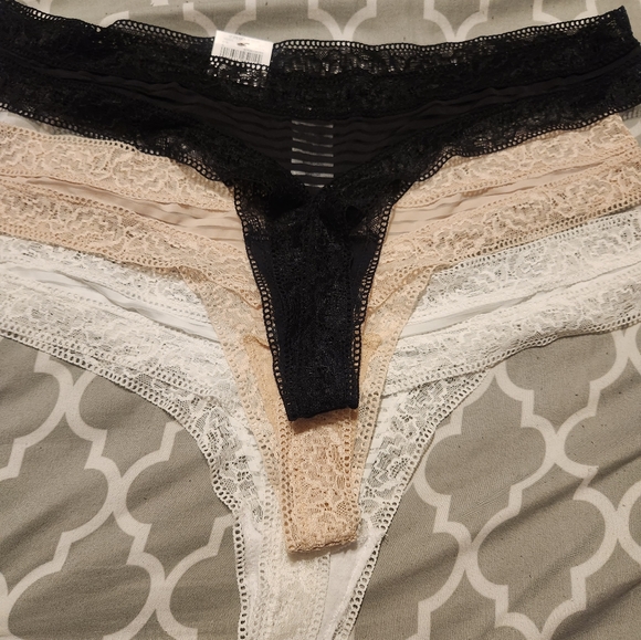 Secret Treasures thongs - Picture 4 of 7